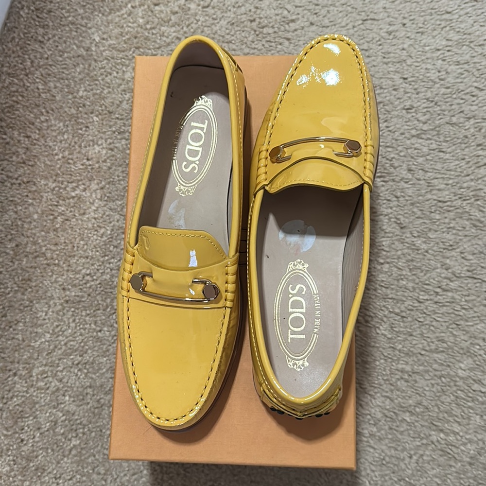 Tods standout Womens 37 1/2 patent leather loafer - Picture 4 of 11